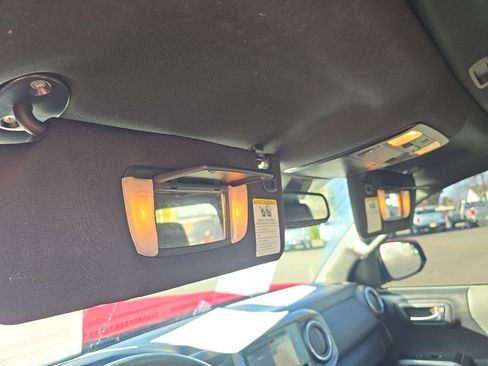 Used 2019 Toyota Tacoma TRD Sport image 12