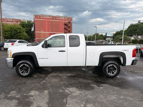 Used 2008 Chevrolet Silverado 2500 W/T AWD/4WD image 4