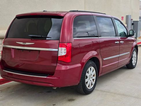 Used 2012 Chrysler Town & Country Touring-L w/ Entertainment Group #2 image 3