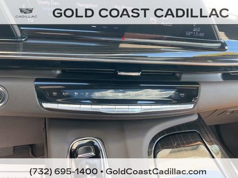 Used 2023 Cadillac Escalade Premium Luxury AWD/4WD image 32