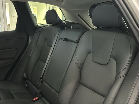 Used 2025 Volvo XC60 B5 Plus AWD/4WD image 26
