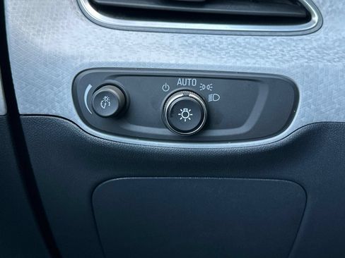 Used 2020 Chevrolet Bolt Premier w/ Infotainment Package FWD image 36
