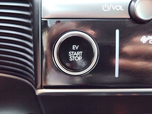 Used 2025 Hyundai Ioniq 5 SEL image 25