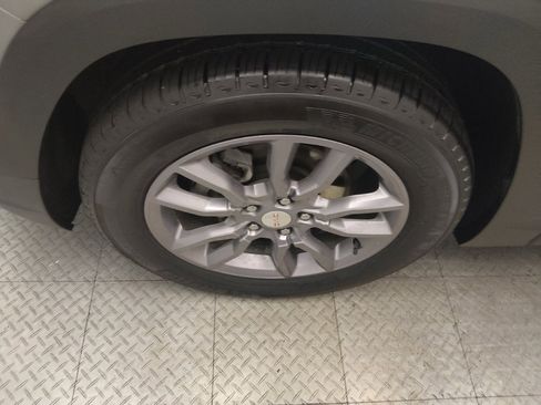 Used 2023 GMC Terrain SLT FWD image 31