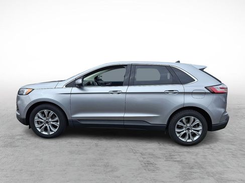 Used 2024 Ford Edge Titanium image 2