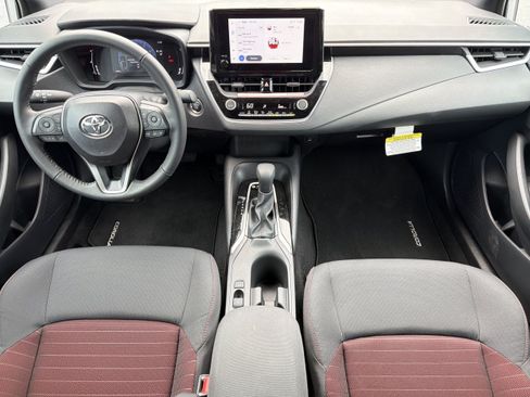 Used 2026 Toyota Corolla SE FWD image 2