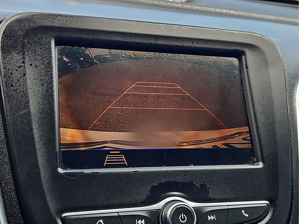 Used 2021 Chevrolet Equinox LS w/ LS Convenience Package FWD image 16