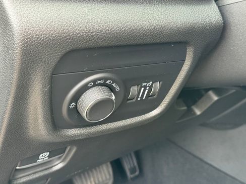 Used 2024 Jeep Grand Cherokee Altitude AWD/4WD image 9
