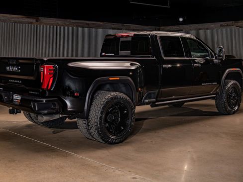 Used 2024 GMC Sierra 3500 Denali Ultimate image 10