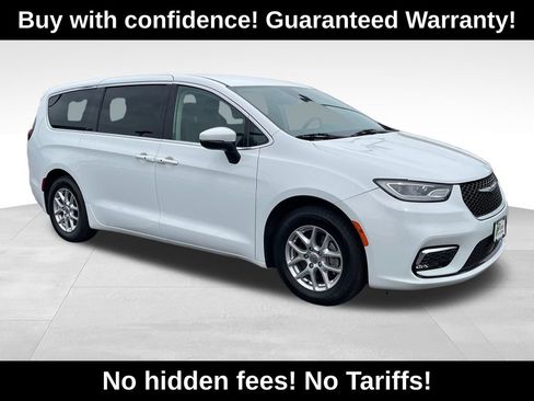 Used 2023 Chrysler Pacifica Touring-L FWD image 1