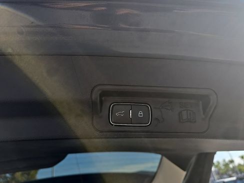 Used 2025 Ford Explorer Active RWD image 6