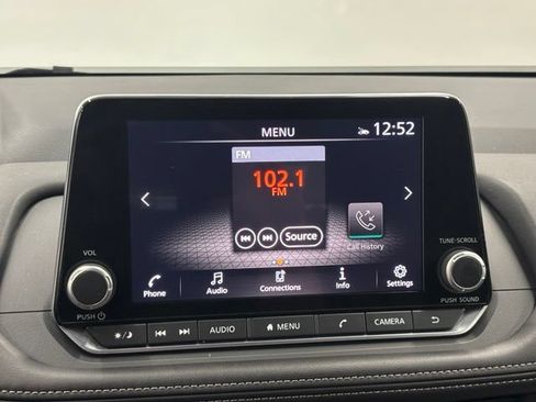 Used 2025 Nissan Rogue SV AWD/4WD image 27