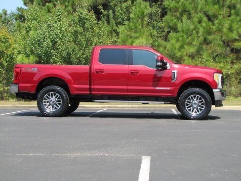 Used 2017 Ford F250 Lariat w/ Lariat Value Package AWD/4WD image 4