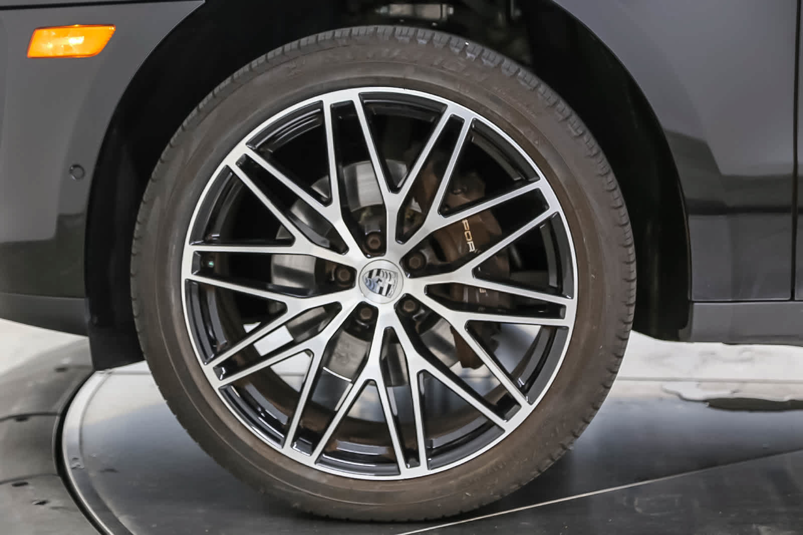 Used 2024 Porsche Macan AWD/4WD image 14