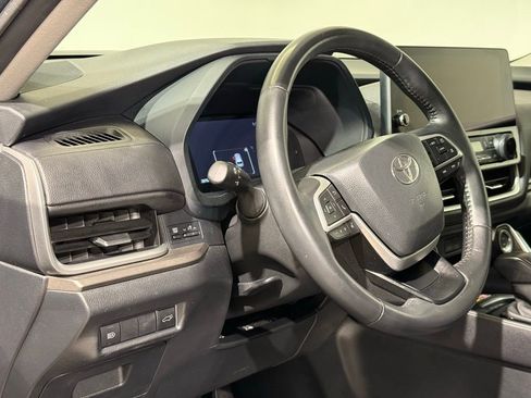 Certified 2024 Toyota Grand Highlander XLE image 17