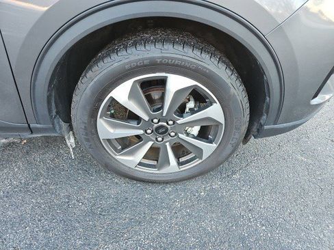 Used 2023 Ford Escape Platinum image 10