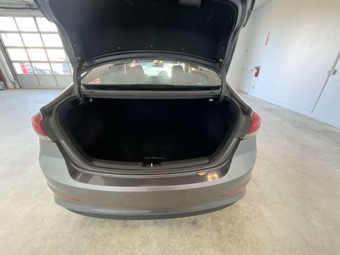 Used 2018 Hyundai Elantra SE image 21