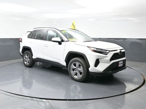 Used 2025 Toyota RAV4 XLE image 4