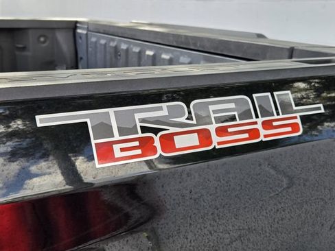 Used 2021 Chevrolet Silverado 1500 LT Trail Boss w/ LT Trail Boss Premium Package AWD/4WD image 5