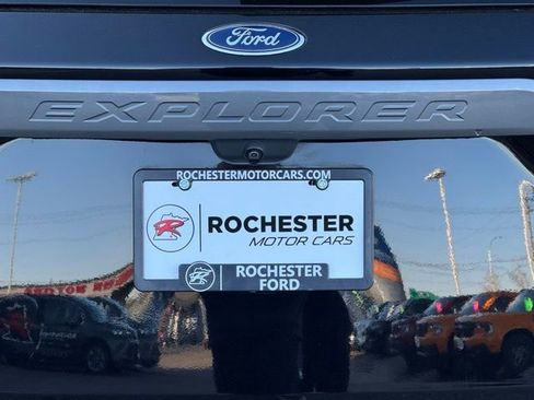 Certified 2022 Ford Explorer XLT w/ Equipment Group 202A AWD/4WD image 45