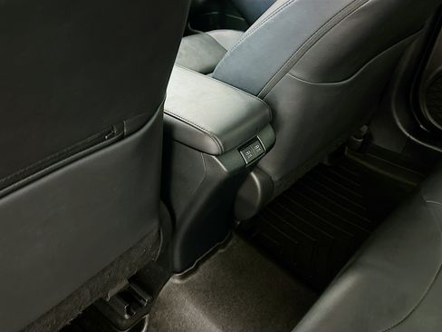 Used 2019 Toyota Prius XLE w/ Carpet Mat Package AWD/4WD image 27