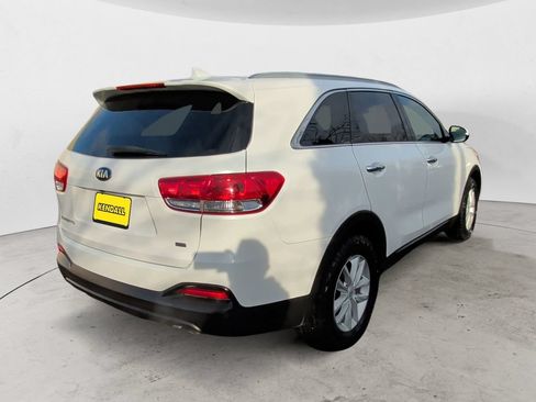 Used 2018 Kia Sorento FWD image 5
