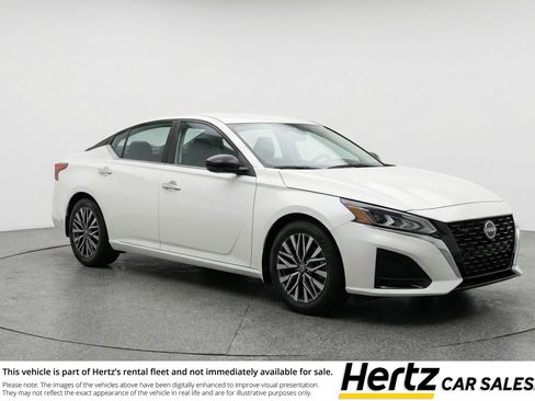 Used 2025 Nissan Altima 2.5 SV image 1