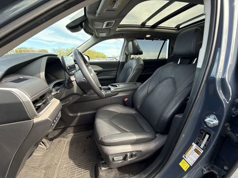 Used 2024 Toyota Grand Highlander AWD Hybrid image 13