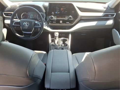 Used 2023 Toyota Highlander XLE AWD/4WD image 21