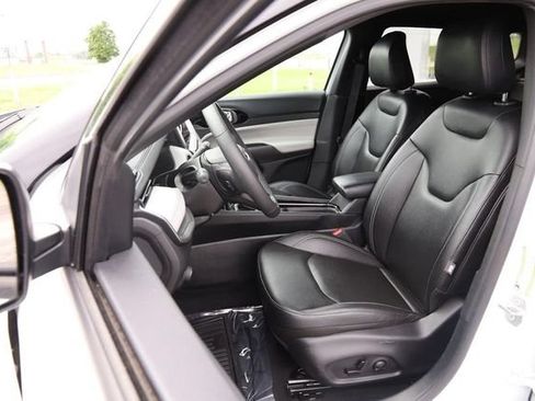 Used 2025 Jeep Compass Limited AWD/4WD image 8