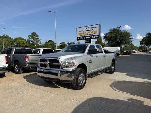 Used 2017 RAM 2500 Tradesman w/ Chrome Appearance Group AWD/4WD image 3
