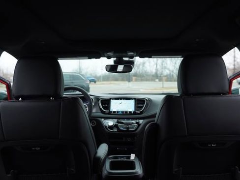 New 2026 Chrysler Pacifica Select FWD image 23