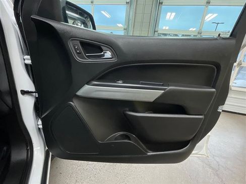 Used 2022 Chevrolet Colorado LT w/ Fleet Safety Package image 17
