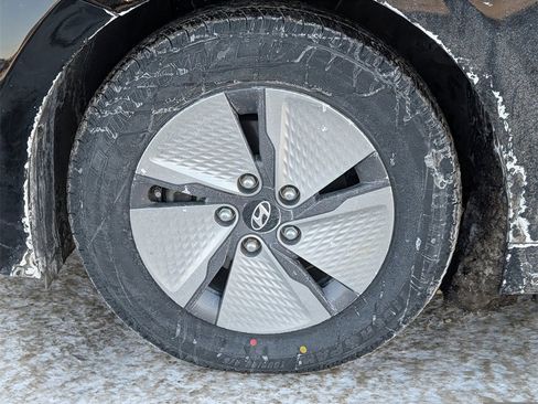 Used 2020 Hyundai Ioniq SE image 15