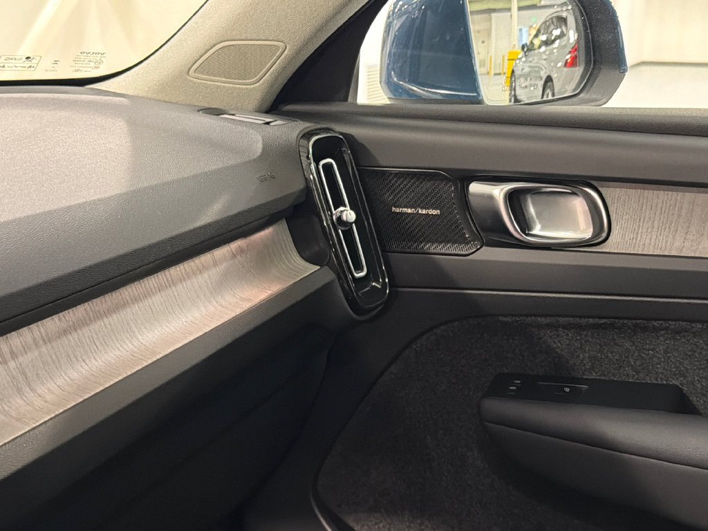 Certified 2024 Volvo XC40 B5 Plus w/ Protection Package Premier AWD/4WD image 18