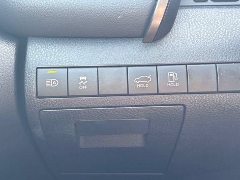 Used 2024 Toyota Camry SE FWD image 11