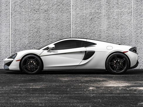 Used 2017 McLaren 570S image 17