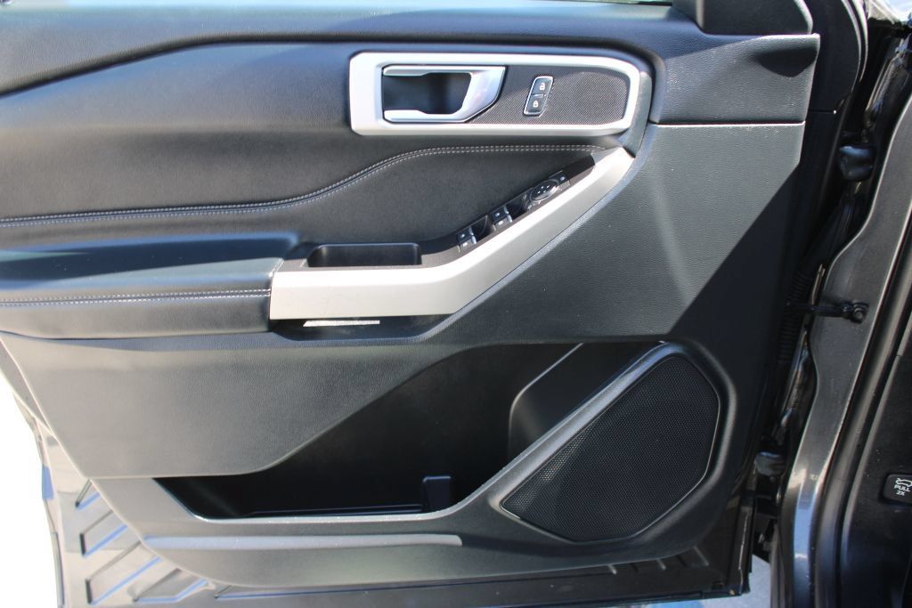 Used 2020 Ford Explorer XLT w/ Equipment Group 202A RWD image 34