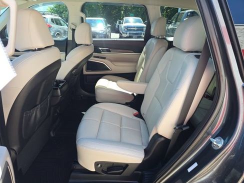 Used 2022 Kia Telluride EX w/ EX Premium Package AWD/4WD image 12