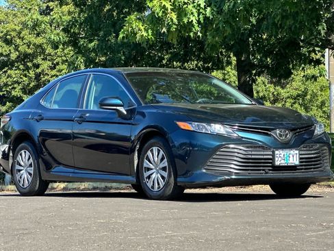 Used 2018 Toyota Camry FWD image 9