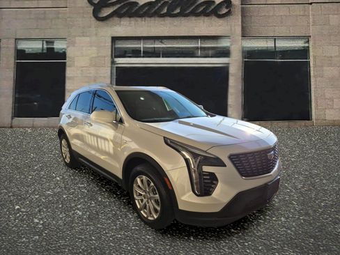 Certified 2023 Cadillac XT4 Luxury w/ Cold Weather Package AWD/4WD image 11