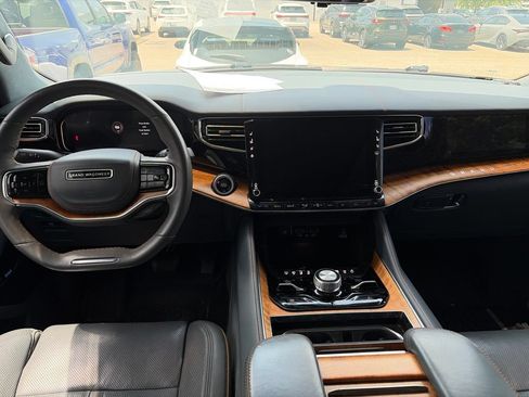 Used 2022 Jeep Grand Wagoneer Series II w/ Premium Group II AWD/4WD image 8