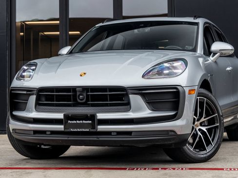 Certified 2024 Porsche Macan AWD/4WD image 7