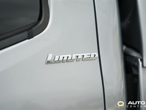 Used 2017 Toyota Tacoma Limited w/ Tow Package AWD/4WD image 12