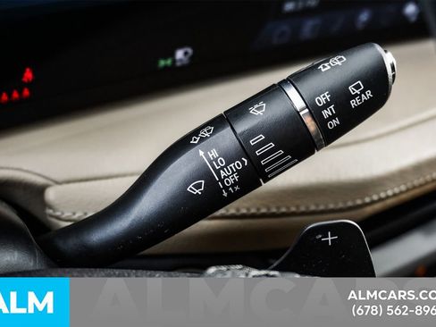 Used 2025 Cadillac XT4 Premium Luxury FWD image 31