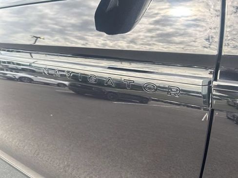 New 2026 Lincoln Navigator Reserve w/ Jet Appearance Package AWD/4WD image 10