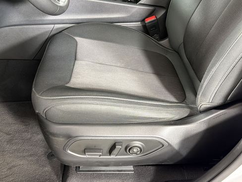 Used 2023 Jeep Grand Cherokee Laredo RWD image 15
