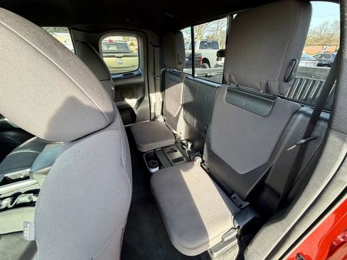 Used 2016 Toyota Tacoma TRD Sport w/ Towing Package image 9