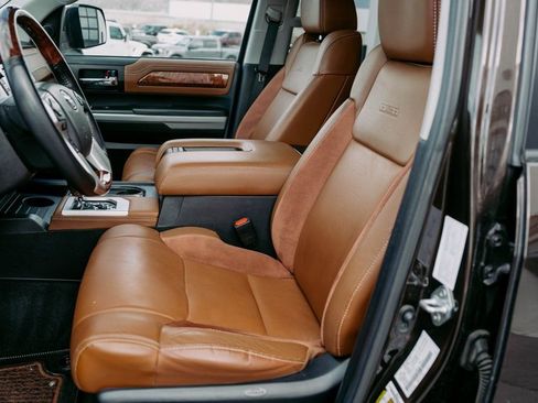 Used 2021 Toyota Tundra 4x4 CrewMax image 18