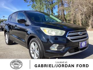 Used 2017 Ford Escape SE video 1